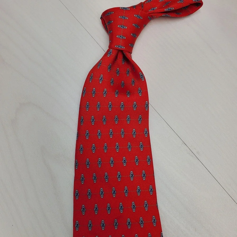 Arrow Mens Red Silk Geometric Medallion Pattern Classic Necktie Power Tie Preppy